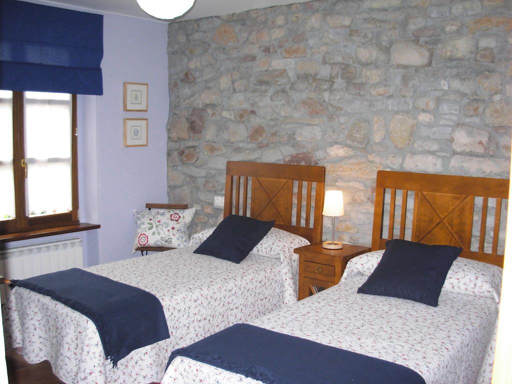 La Llosa Rodre Guimaran Room photo