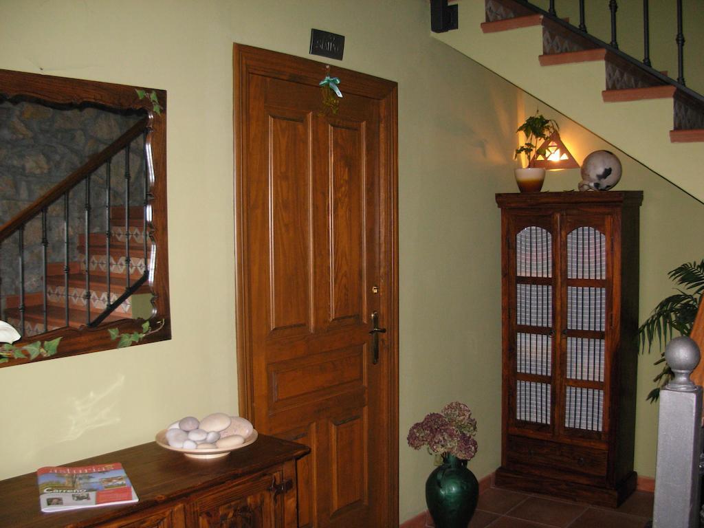 La Llosa Rodre Guimaran Room photo