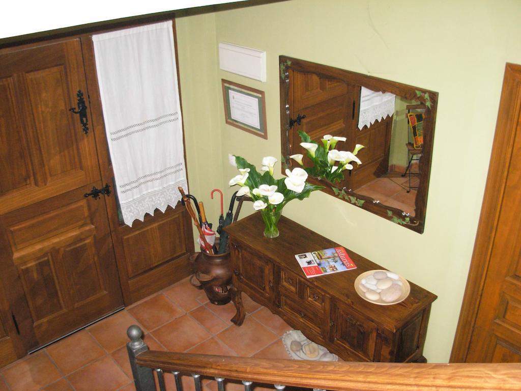 La Llosa Rodre Guimaran Room photo